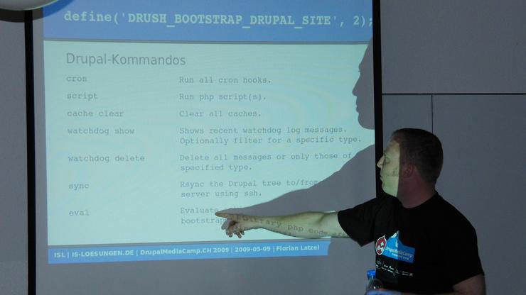 Florian Latzel präsentiert Drush auf dem DrupalmediaCamp 2009 in Aarau, Schweiz